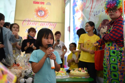 Trung Thu đầy tiếng cười của bệnh nhi ung thư - Ảnh 8. Trung Thu đầy tiếng cười của bệnh nhi ung thư - Ảnh 8.