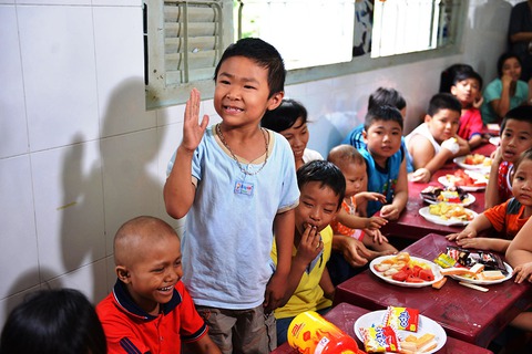 Trung Thu đầy tiếng cười của bệnh nhi ung thư - Ảnh 9. Trung Thu đầy tiếng cười của bệnh nhi ung thư - Ảnh 9.