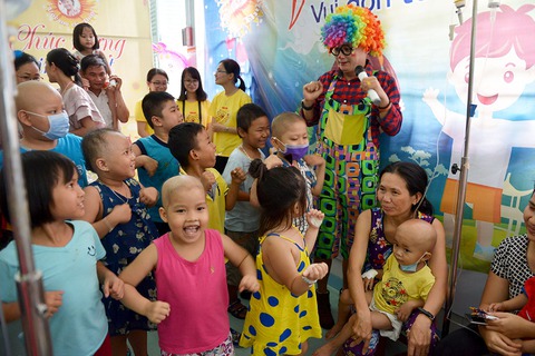 Trung Thu đầy tiếng cười của bệnh nhi ung thư - Ảnh 10. Trung Thu đầy tiếng cười của bệnh nhi ung thư - Ảnh 10.