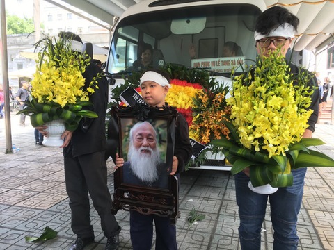 Nghẹn ngào đưa tiễn PGS-TS Văn Như Cương về cõi vĩnh hằng - Ảnh 11. Nghẹn ngào đưa tiễn PGS-TS Văn Như Cương về cõi vĩnh hằng - Ảnh 11.