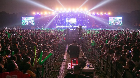 Noo Phước Thịnh tự làm MC, hát live trước 20.000 khán giả - Ảnh 3. Noo Phước Thịnh tự làm MC, hát live trước 20.000 khán giả - Ảnh 3.
