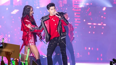 Noo Phước Thịnh tự làm MC, hát live trước 20.000 khán giả - Ảnh 4. Noo Phước Thịnh tự làm MC, hát live trước 20.000 khán giả - Ảnh 4.