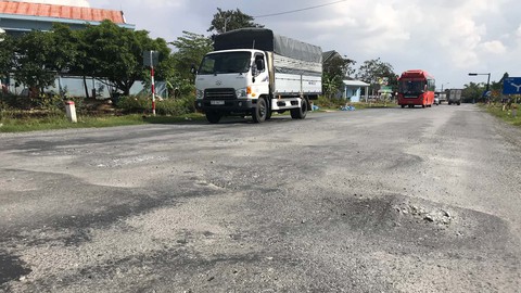 Tuyến tránh BOT Sóc Trăng lô nhô sóng lượn - Ảnh 2. Tuyến tránh BOT Sóc Trăng lô nhô sóng lượn - Ảnh 2.