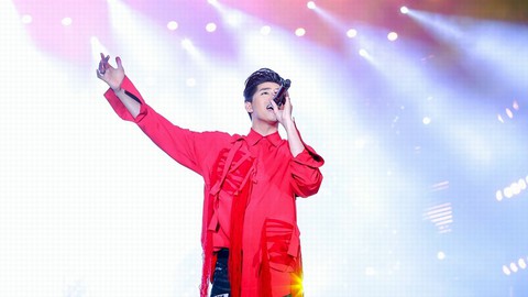 Noo Phước Thịnh tự làm MC, hát live trước 20.000 khán giả - Ảnh 5. Noo Phước Thịnh tự làm MC, hát live trước 20.000 khán giả - Ảnh 5.