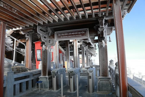 Mưa tuyết phủ trắng đỉnh Fansipan đẹp như cổ tích - Ảnh 16. Mưa tuyết phủ trắng đỉnh Fansipan đẹp như cổ tích - Ảnh 16.