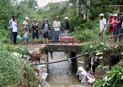 Tìm thấy thi thể học sinh bị nước cuốn vào cống - Ảnh 1. Tìm thấy thi thể học sinh bị nước cuốn vào cống - Ảnh 1.