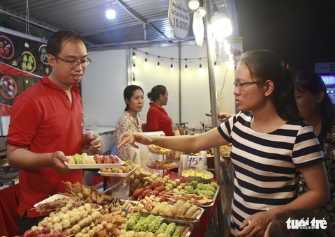 Lễ hội ẩm thực Food Fest ngày đầu hoành tráng nhưng chưa đặc sắc - Ảnh 2. Lễ hội ẩm thực Food Fest ngày đầu hoành tráng nhưng chưa đặc sắc - Ảnh 2.