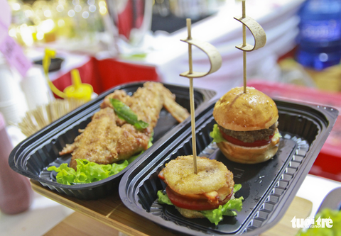 Lễ hội ẩm thực Food Fest ngày đầu hoành tráng nhưng chưa đặc sắc - Ảnh 8. Lễ hội ẩm thực Food Fest ngày đầu hoành tráng nhưng chưa đặc sắc - Ảnh 8.