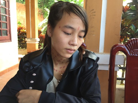 Hàng cứu trợ báo Tuổi Trẻ tới vùng lũ Phước Sơn - Ảnh 3. Hàng cứu trợ báo Tuổi Trẻ tới vùng lũ Phước Sơn - Ảnh 3.