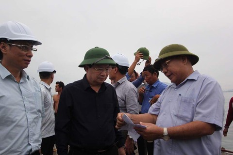 Tập trung sơ tán dân trước bão dữ - Ảnh 2. Tập trung sơ tán dân trước bão dữ - Ảnh 2.