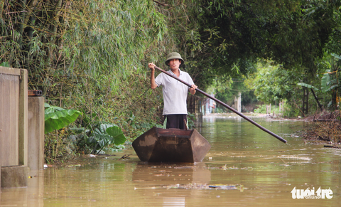 Nước sông Lam dâng nhanh, dân hối hả chạy lụt - Ảnh 4. Nước sông Lam dâng nhanh, dân hối hả chạy lụt - Ảnh 4.