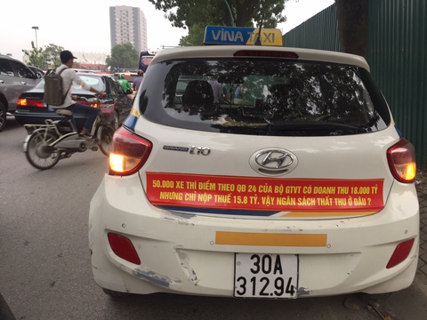 Grab, Uber tăng vượt quá mong muốn của Hà Nội - Ảnh 1. Grab, Uber tăng vượt quá mong muốn của Hà Nội - Ảnh 1.