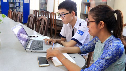 Nam sinh đưa tranh biện vào lớp học - Ảnh 1. Nam sinh đưa tranh biện vào lớp học - Ảnh 1.