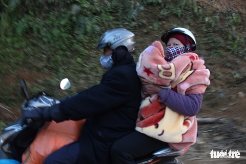 Đốt lửa, cuốn chăn cho các em nhỏ chống rét ở Cao Bằng - Ảnh 3. Đốt lửa, cuốn chăn cho các em nhỏ chống rét ở Cao Bằng - Ảnh 3.