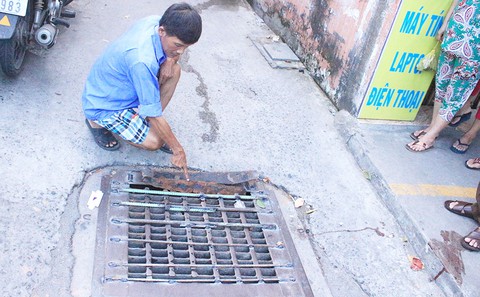 Lọt chông cống, bé gái 13 tuổi khâu 12 mũi - Ảnh 1. Lọt chông cống, bé gái 13 tuổi khâu 12 mũi - Ảnh 1.