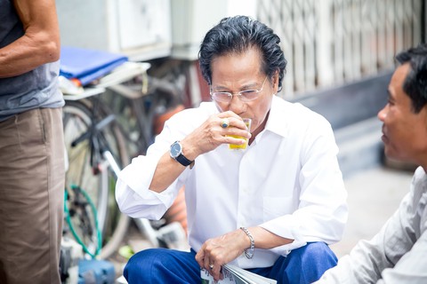 Xem ảnh Chế Linh đạp xe, uống trà vỉa hè trong tiết thu Hà Nội - Ảnh 3. Xem ảnh Chế Linh đạp xe, uống trà vỉa hè trong tiết thu Hà Nội - Ảnh 3.