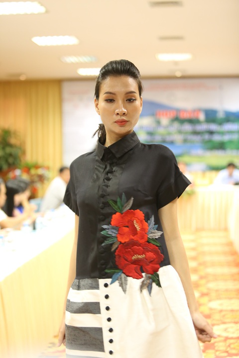 Nhiều người nhìn lụa Việt Nam là thằng bán tơ trong Truyện Kiều - Ảnh 2. Nhiều người nhìn lụa Việt Nam là thằng bán tơ trong Truyện Kiều - Ảnh 2.