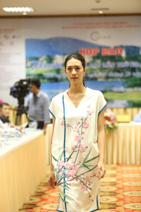 Nhiều người nhìn lụa Việt Nam là thằng bán tơ trong Truyện Kiều - Ảnh 3. Nhiều người nhìn lụa Việt Nam là thằng bán tơ trong Truyện Kiều - Ảnh 3.