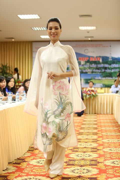 Nhiều người nhìn lụa Việt Nam là thằng bán tơ trong Truyện Kiều - Ảnh 5. Nhiều người nhìn lụa Việt Nam là thằng bán tơ trong Truyện Kiều - Ảnh 5.