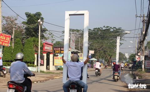“Hung thần” xe ba gác lại xuất hiện trên phố - Ảnh 10. “Hung thần” xe ba gác lại xuất hiện trên phố - Ảnh 10.