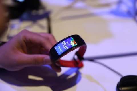 Gear Fit2 Pro: thiết bị đeo hỗ trợ thể thao chuẩn chuyên nghiệp - Ảnh 1. Gear Fit2 Pro: thiết bị đeo hỗ trợ thể thao chuẩn chuyên nghiệp - Ảnh 1.