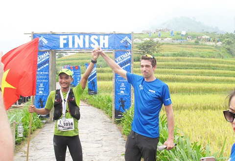 Người Việt đầu tiên vô địch cuộc thi marathon 100km ở Sa Pa - Ảnh 4. Người Việt đầu tiên vô địch cuộc thi marathon 100km ở Sa Pa - Ảnh 4.
