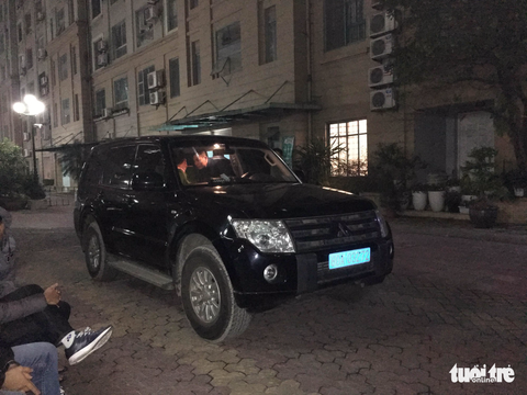Tiến hành khám xét nhà ông Đinh La Thăng - Ảnh 1. Tiến hành khám xét nhà ông Đinh La Thăng - Ảnh 1.