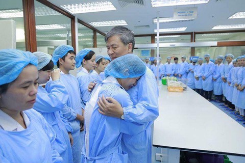 Cuộc chia tay hiếm có khi bác sĩ Nguyễn Anh Trí về hưu - Ảnh 1. Cuộc chia tay hiếm có khi bác sĩ Nguyễn Anh Trí về hưu - Ảnh 1.