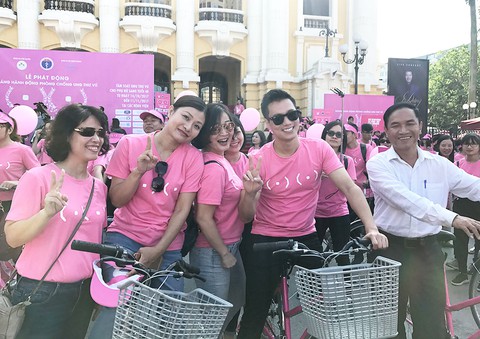 Chiến dịch tầm soát ung thư vú ngay khi sang tuổi 40 - Ảnh 1. Chiến dịch tầm soát ung thư vú ngay khi sang tuổi 40 - Ảnh 1.