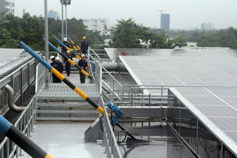 Vận hành nhà máy xử lý nước thải sử dụng năng lượng mặt trời đầu tiên ở TP.HCM - Ảnh 3. Vận hành nhà máy xử lý nước thải sử dụng năng lượng mặt trời đầu tiên ở TP.HCM - Ảnh 3.
