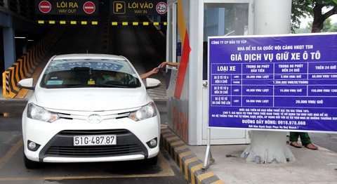Tăng giá giữ xe ở sân bay Tân Sơn Nhất từ 1-12 - Ảnh 2. Tăng giá giữ xe ở sân bay Tân Sơn Nhất từ 1-12 - Ảnh 2.