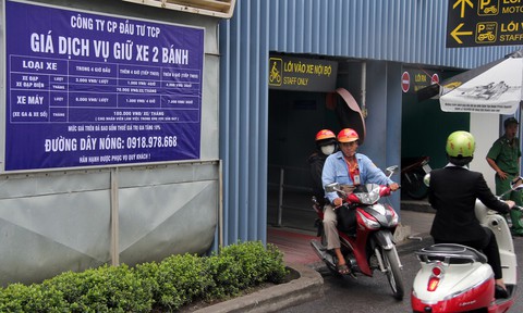 Tăng giá giữ xe ở sân bay Tân Sơn Nhất từ 1-12 - Ảnh 1. Tăng giá giữ xe ở sân bay Tân Sơn Nhất từ 1-12 - Ảnh 1.
