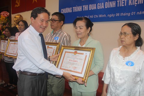 Đưa chỉ tiêu tiết kiệm điện đánh giá mức độ hoàn thành nhiệm vụ - Ảnh 1. Đưa chỉ tiêu tiết kiệm điện đánh giá mức độ hoàn thành nhiệm vụ - Ảnh 1.