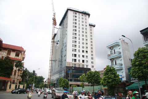 Cư dân cao ốc 8B Lê Trực lại tiếp tục đòi nhà - Ảnh 3. Cư dân cao ốc 8B Lê Trực lại tiếp tục đòi nhà - Ảnh 3.