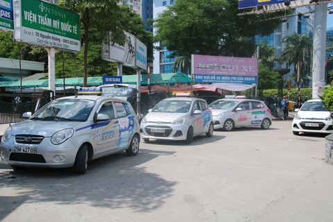 Đề xuất cắm biển cấm cả Grab, Uber - Ảnh 1. Đề xuất cắm biển cấm cả Grab, Uber - Ảnh 1.