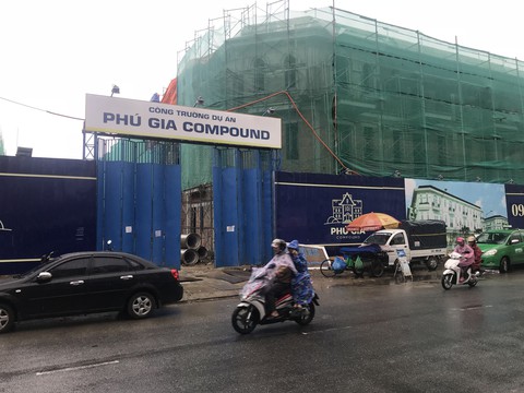 Niêm yết lệnh truy nã Vũ nhôm tại nhiều địa điểm - Ảnh 4. Niêm yết lệnh truy nã Vũ nhôm tại nhiều địa điểm - Ảnh 4.