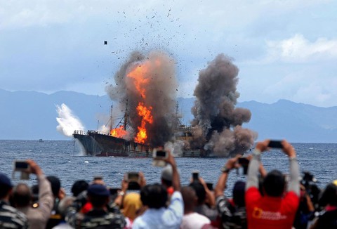 Tại sao Indonesia mạnh tay với tàu cá nước ngoài? - Ảnh 1. Tại sao Indonesia mạnh tay với tàu cá nước ngoài? - Ảnh 1.