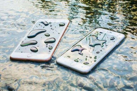 Điểm mặt 9 ‘anh tài smartphone kháng nước - Ảnh 6. Điểm mặt 9 ‘anh tài smartphone kháng nước - Ảnh 6.