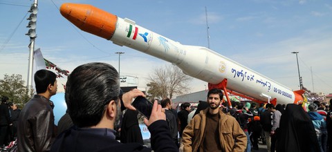 Iran tuyên bố tiếp tục sản xuất tên lửa - Ảnh 1. Iran tuyên bố tiếp tục sản xuất tên lửa - Ảnh 1.