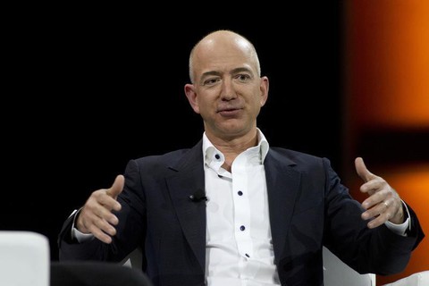 Tài sản Jeff Bezos vượt 100 tỉ USD nhờ Black Friday - Ảnh 1. Tài sản Jeff Bezos vượt 100 tỉ USD nhờ Black Friday - Ảnh 1.