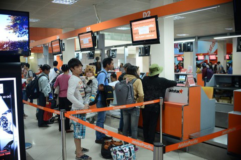 Mua vé Jetstar không được bay, khách livestream quyết đòi xin lỗi - Ảnh 1. Mua vé Jetstar không được bay, khách livestream quyết đòi xin lỗi - Ảnh 1.