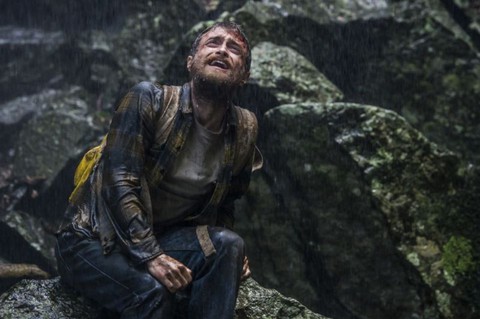 Daniel Radcliffe từ bỏ Harry Potter biến hình ngoạn mục trong Jungle - Ảnh 6. Daniel Radcliffe từ bỏ Harry Potter biến hình ngoạn mục trong Jungle - Ảnh 6.