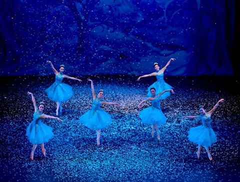 Bản ballet cho mùa Giáng sinh: Kẹp hạt dẻ - Ảnh 1. Bản ballet cho mùa Giáng sinh: Kẹp hạt dẻ - Ảnh 1.