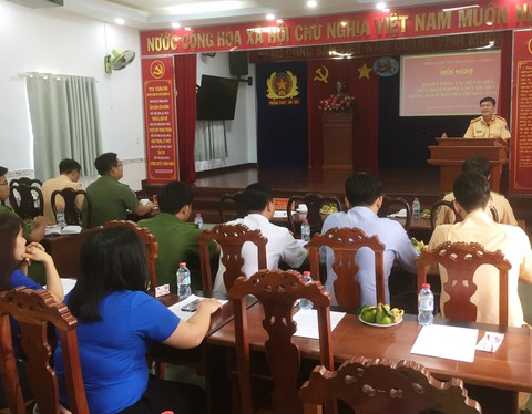 CSGT kết nghĩa cơ sở đoàn góp phần đảm bảo an toàn giao thông - Ảnh 1. CSGT kết nghĩa cơ sở đoàn góp phần đảm bảo an toàn giao thông - Ảnh 1.