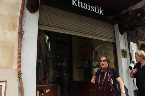 Thư Paris: Khaisilk, hãy tử tế với người tiêu dùng được không? - Ảnh 1. Thư Paris: Khaisilk, hãy tử tế với người tiêu dùng được không? - Ảnh 1.
