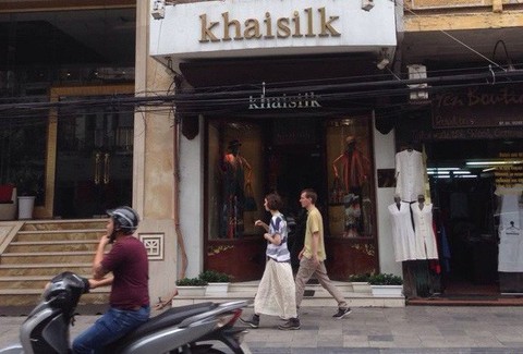 Khaisilk thừa nhận có 50% lụa từ Trung Quốc - Ảnh 1. Khaisilk thừa nhận có 50% lụa từ Trung Quốc - Ảnh 1.