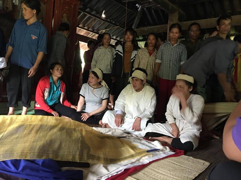 Tìm được 9 thi thể trong số 18 người bị vùi lấp tại Hòa Bình - Ảnh 15. Tìm được 9 thi thể trong số 18 người bị vùi lấp tại Hòa Bình - Ảnh 15.