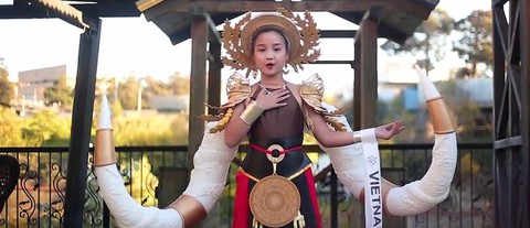Chàng trai trẻ đam mê vẽ truyền thần và họa diễn thời trang - Ảnh 7. Chàng trai trẻ đam mê vẽ truyền thần và họa diễn thời trang - Ảnh 7.