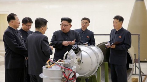 Triều Tiên vô tình để lộ hình ảnh bom hạt nhân thời kỳ đầu? - Ảnh 3. Triều Tiên vô tình để lộ hình ảnh bom hạt nhân thời kỳ đầu? - Ảnh 3.