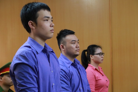 Tăng án 3 bị cáo tạt axit nữ sinh tại Gò Vấp - Ảnh 1. Tăng án 3 bị cáo tạt axit nữ sinh tại Gò Vấp - Ảnh 1.